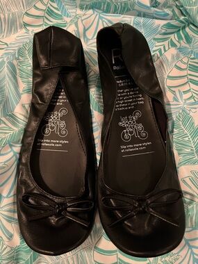 NWOT Rollasole Classic Black Foldable Ballet Flats with Bow Sz M (7.5)